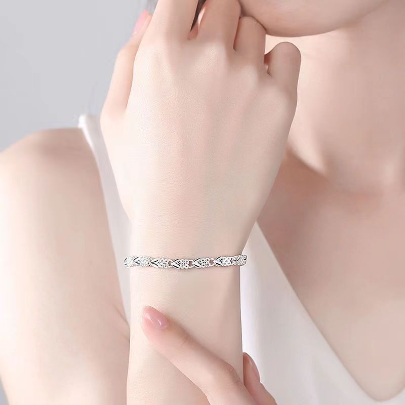 Elegant Women's Bracelet - Durable Bracelet