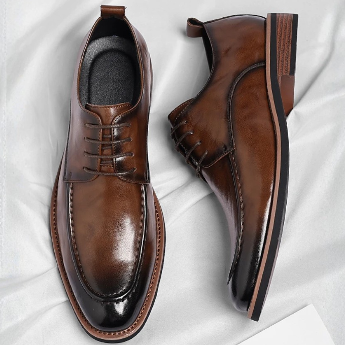 The Lorenzio Oxford Shoes with Polished Leather Refinement