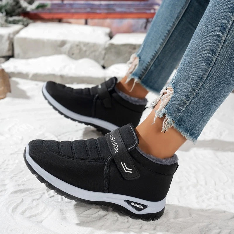 Lace-free slip-on sneakers for winter