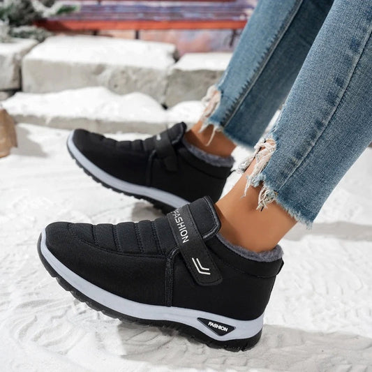 Lace-free slip-on sneakers for winter