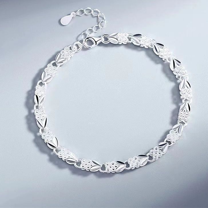 Lightweight Adjustable Women's Bracelet