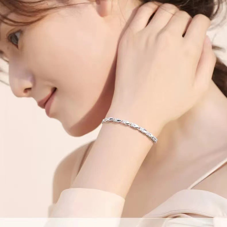 Lightweight Adjustable Women's Bracelet