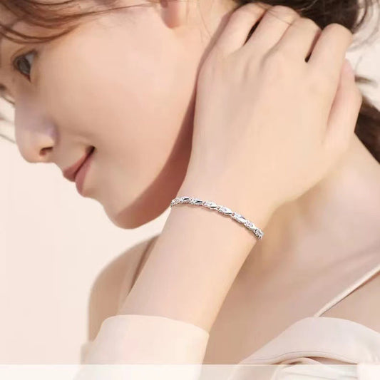 Elegant Women's Bracelet - Durable Bracelet