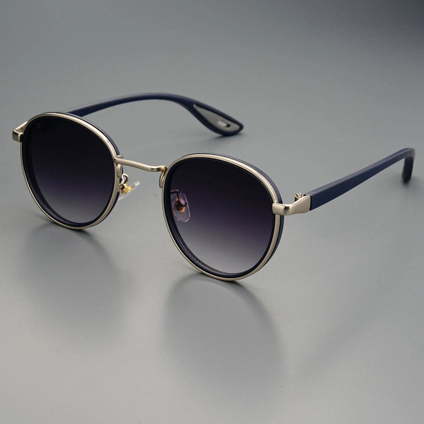 Carson Rift — Vintage Round Sunglasses