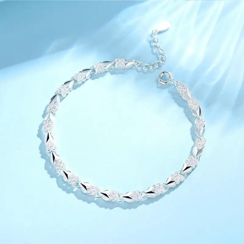 Lightweight Adjustable Women's Bracelet