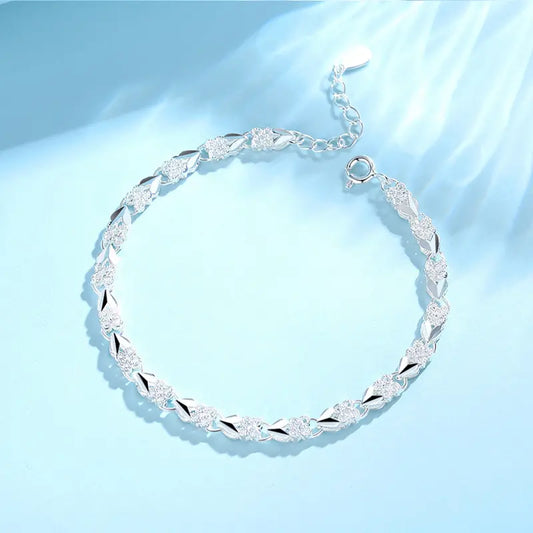 Lightweight Adjustable Women's Bracelet