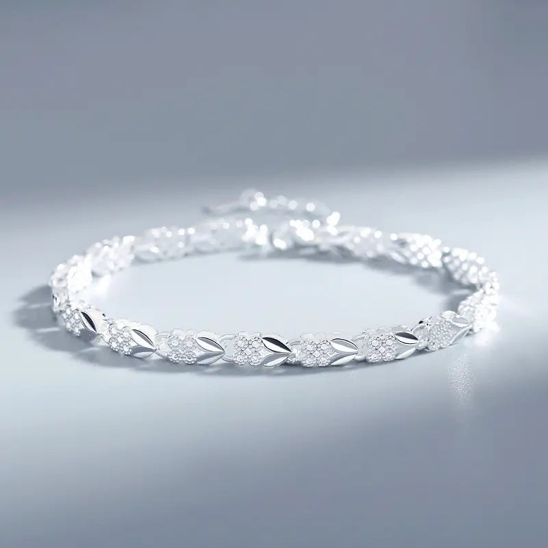 Lightweight Adjustable Women's Bracelet