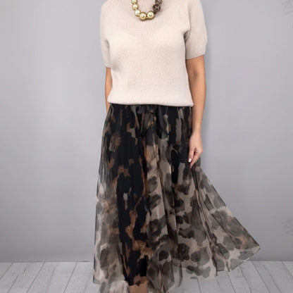 Two-Piece Women's Set Comprising a Sweater and a Flowing Skirt with Leopard Print